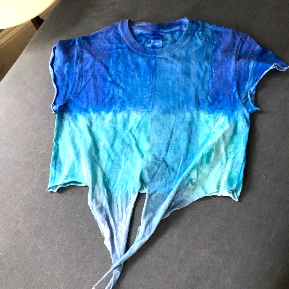 So CUTE with denim! Cropped tie dye beach tee S 🌊🌞💕